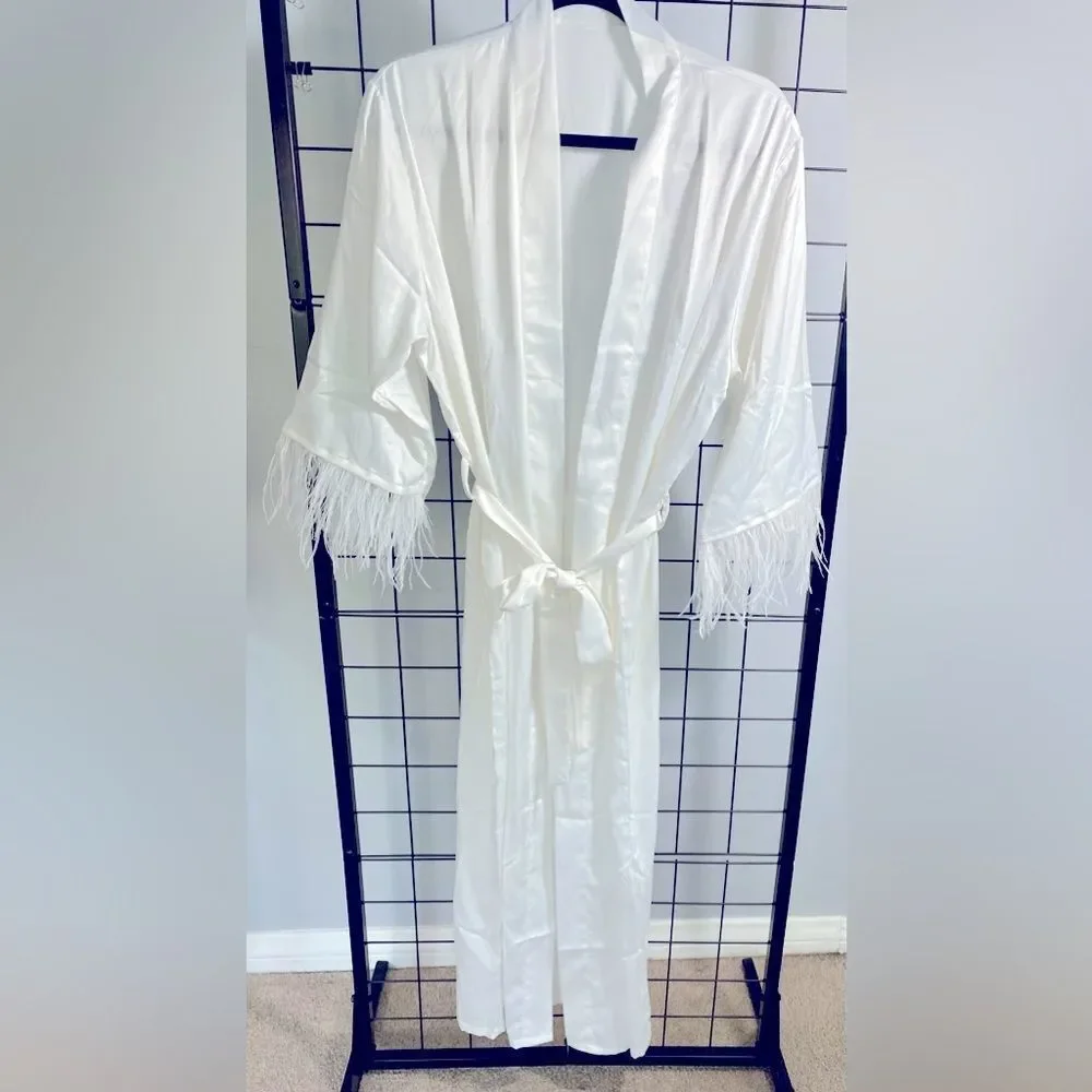 White robe with feather accent on sleeves NWOT